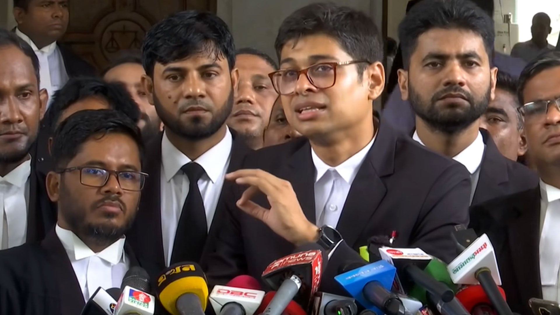 নিরাপত্তার জন্য মানুষ কেন ডিবি কার্যালয়ে যাবে, থানায় কেন না: মানজুর আল মতিন