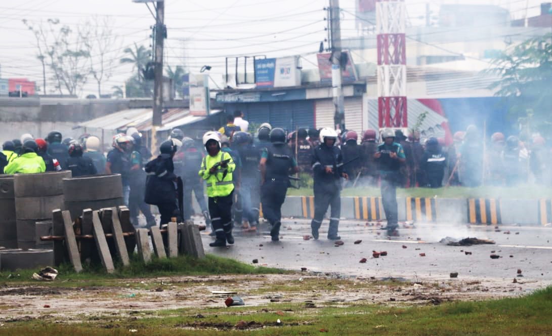 খুলনায় এখন যা চলছে