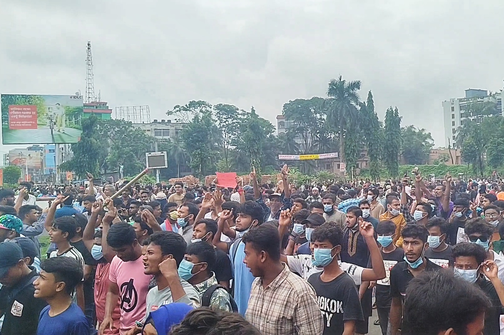 শিববাড়ি মোড়সহ খুলনার বিভিন্ন পয়েন্ট আন্দোলনকারীদের অবস্থান