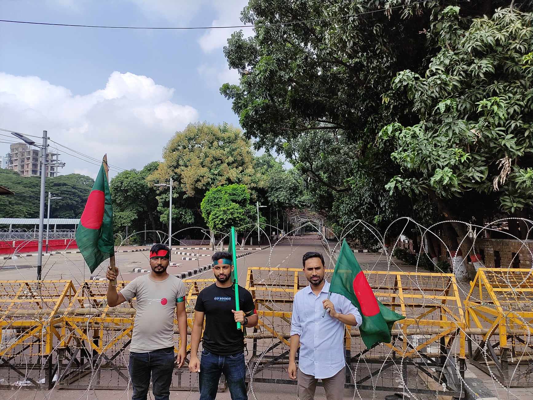 ধানমন্ডি ৩২: হ্যান্ড মাইকে ঘোষণা ‘ছবি তোলা যাবে না ভিডিও করা যাবে না’