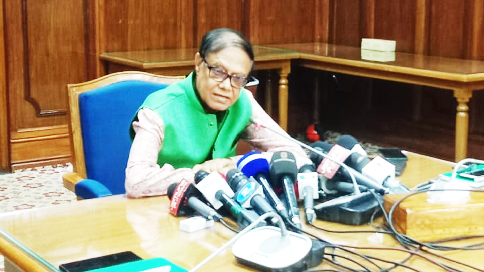 তারল্য সহায়তা দিয়ে কোনো ব্যাংককে বাঁচাবে না বাংলাদেশ ব্যাংক: গভর্নর