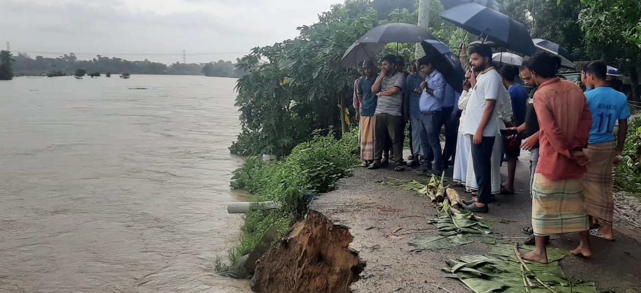 বিপৎসীমার উপরে হালদার পানি, বেড়িবাঁধের ১৬ স্থানে ভাঙন