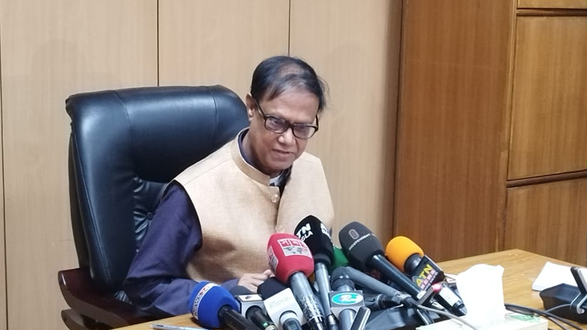 এস আলমের সম্পদ কিনবেন না: গভর্নর