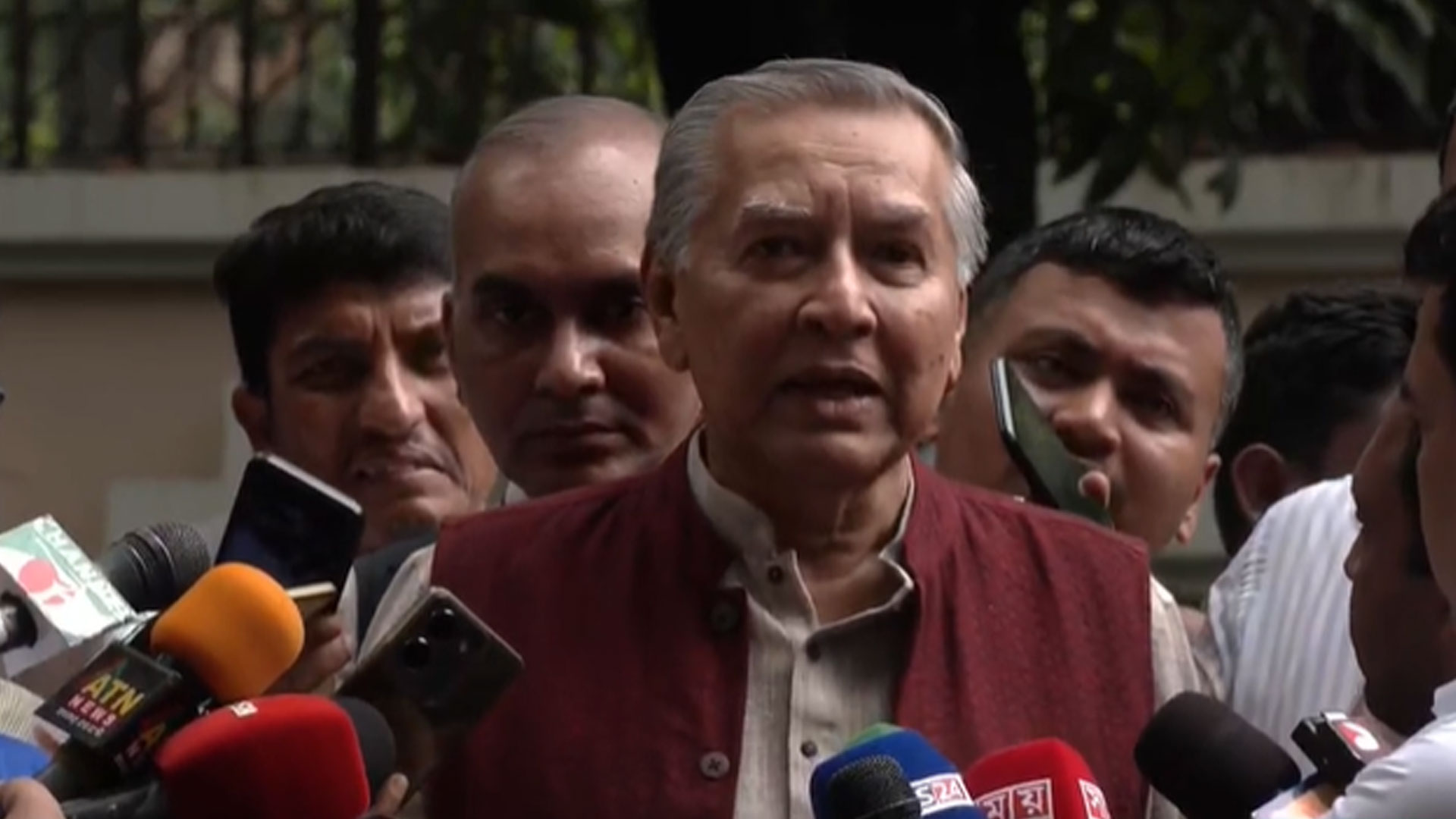 ড. ইউনূস বলেছেন সরকার পরিচালনার ভুল-ত্রুটি যেন আমরা ধরিয়ে দেই: মাহফুজ আনাম