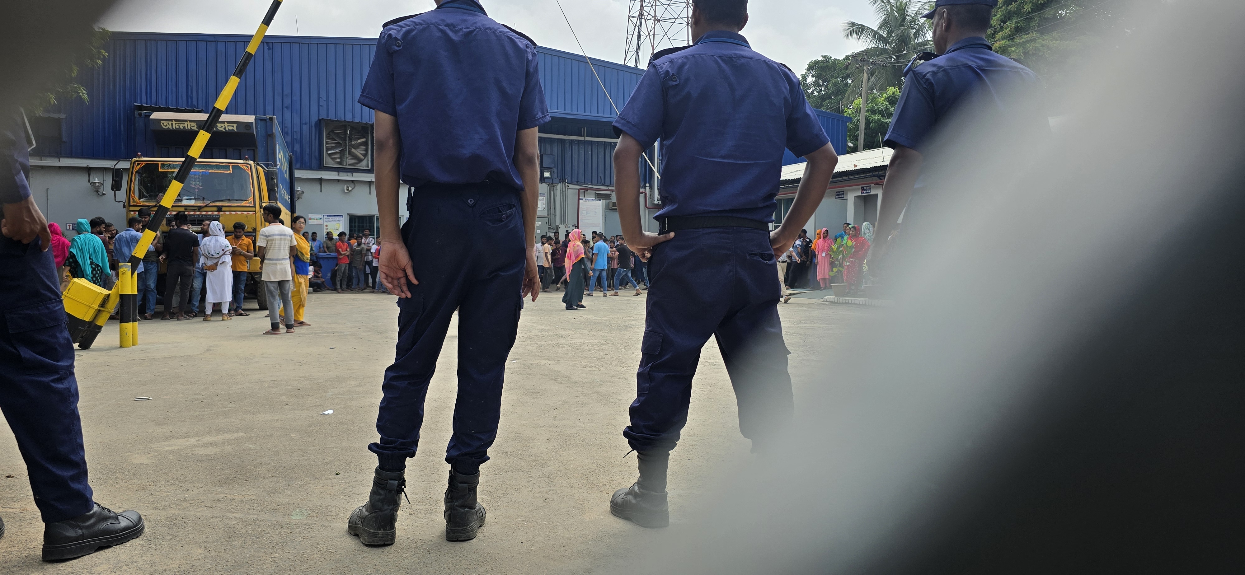 আশুলিয়ায় ২২ পোশাক কারখানা অনির্দিষ্টকালের জন্য বন্ধ