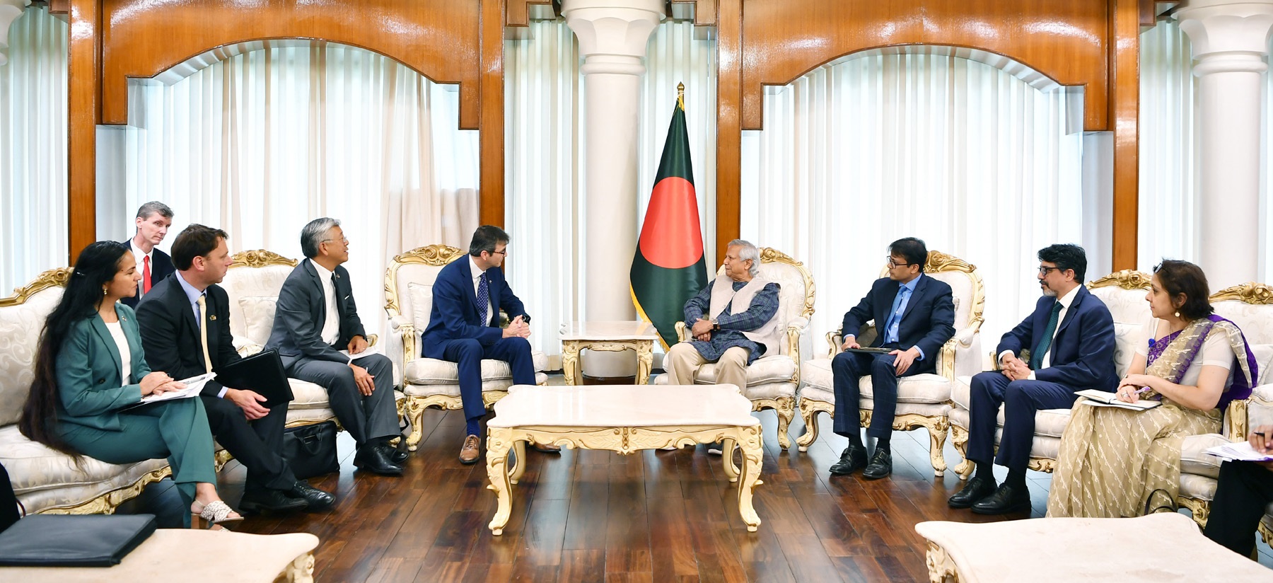 প্রধান উপদেষ্টার সঙ্গে বৈঠকে মার্কিন প্রতিনিধিদল