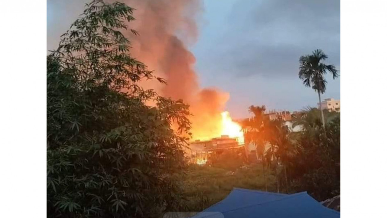 খাগড়াছড়িতে পাহাড়িদের বাড়িঘর-দোকানপাটে আগুন