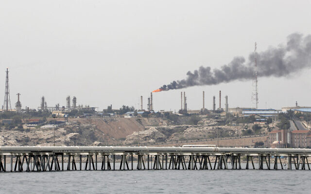 ইরানের তেল স্থাপনায় সম্ভাব্য ইসরায়েলি হামলার খবরে তেলের দাম ৫ শতাংশ বৃদ্ধি