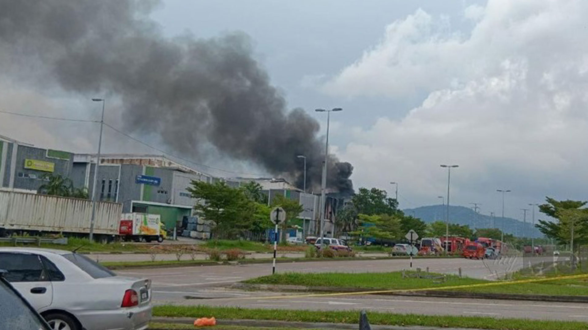 মালয়েশিয়ায় কারখানায় বিস্ফোরণে ৩ বাংলাদেশি শ্রমিক দগ্ধ