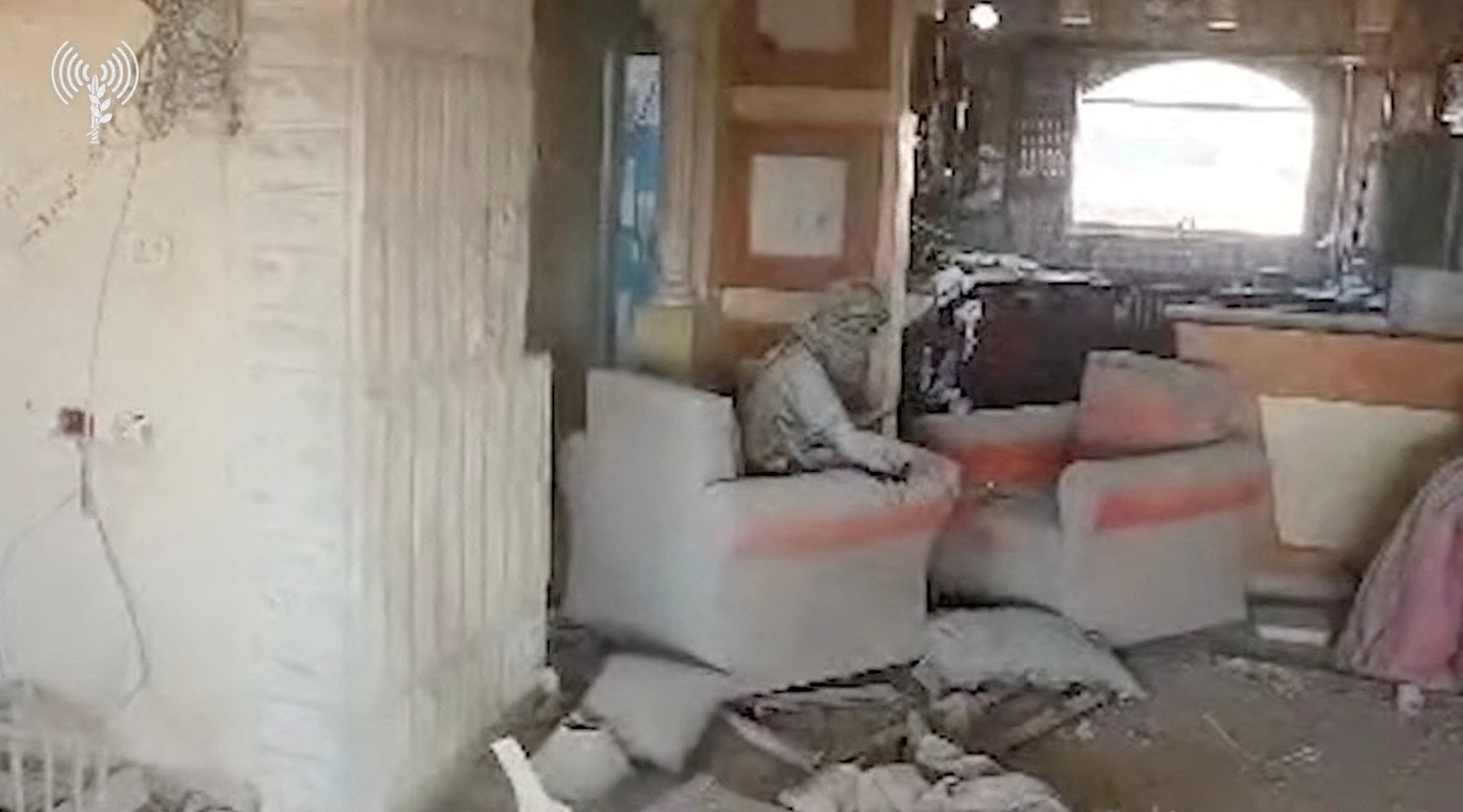 সিনওয়ারের অন্তিম মুহূর্তের ড্রোন ফুটেজ প্রকাশ করল ইসরায়েল