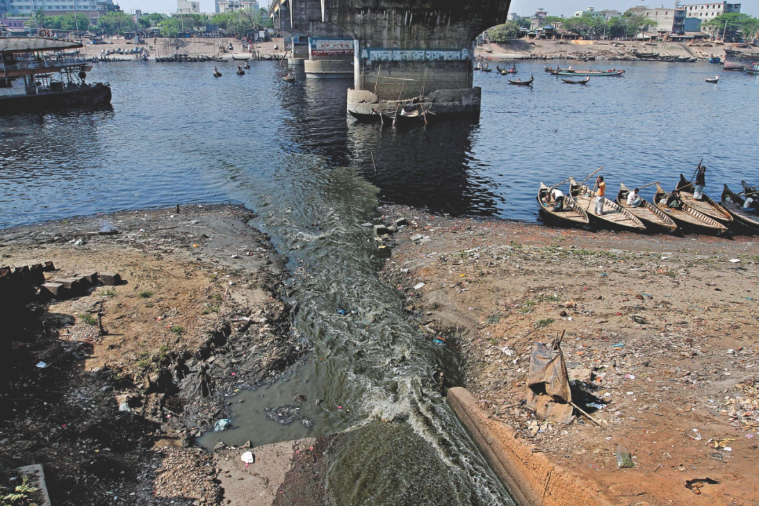 বুড়িগঙ্গার ৪০ শতাংশ দূষণের কারণ ২৫১ পয়োনিষ্কাশন লাইন