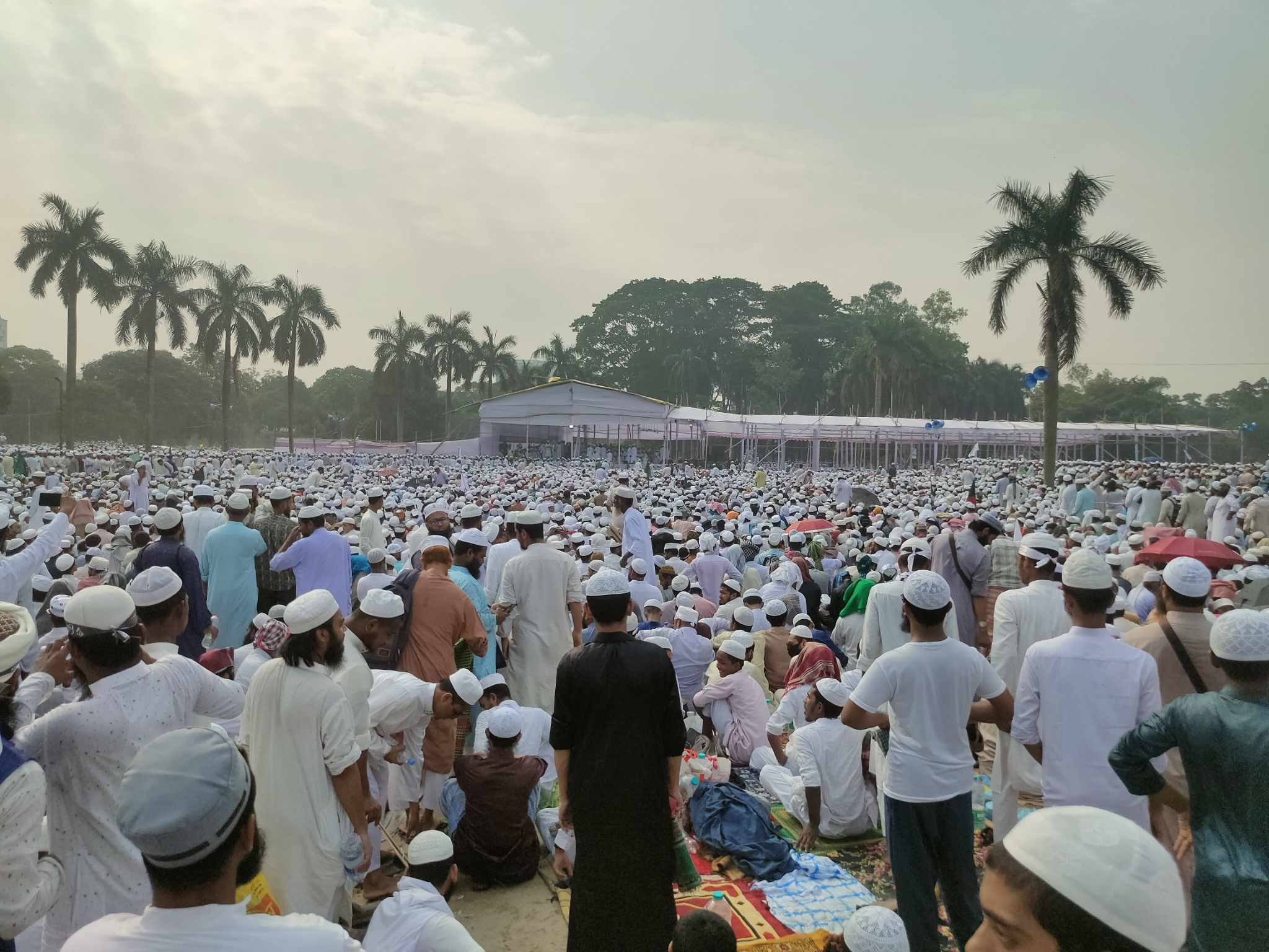 সোহরাওয়ার্দী উদ্যানে ওলামা মাশায়েখের মহাসম্মেলনে হাজারো মানুষ