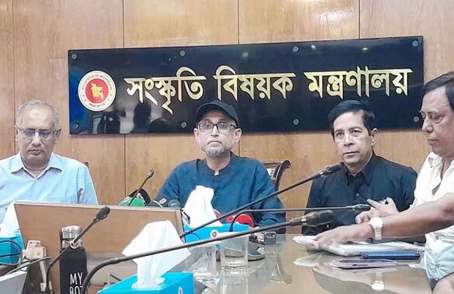 একুশে বইমেলা সোহরাওয়ার্দী উদ্যানেই হবে: সংস্কৃতি উপদেষ্টা