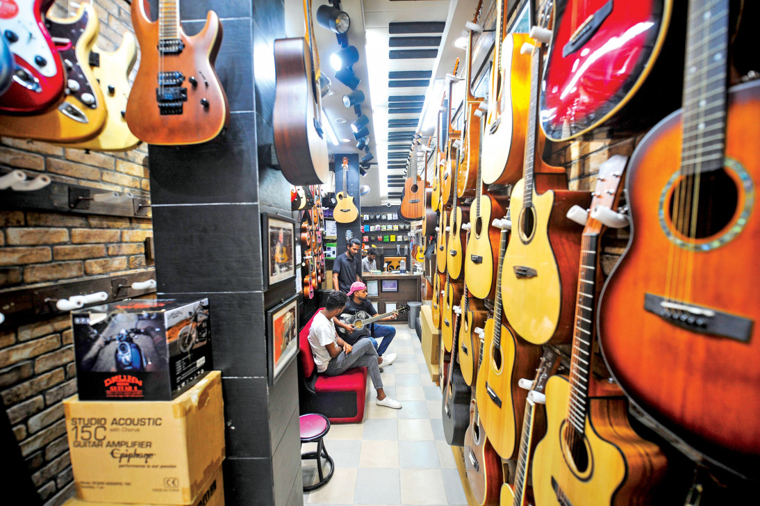 ঢাকায় বাদ্যযন্ত্রের খোঁজ মেলে যেখানে