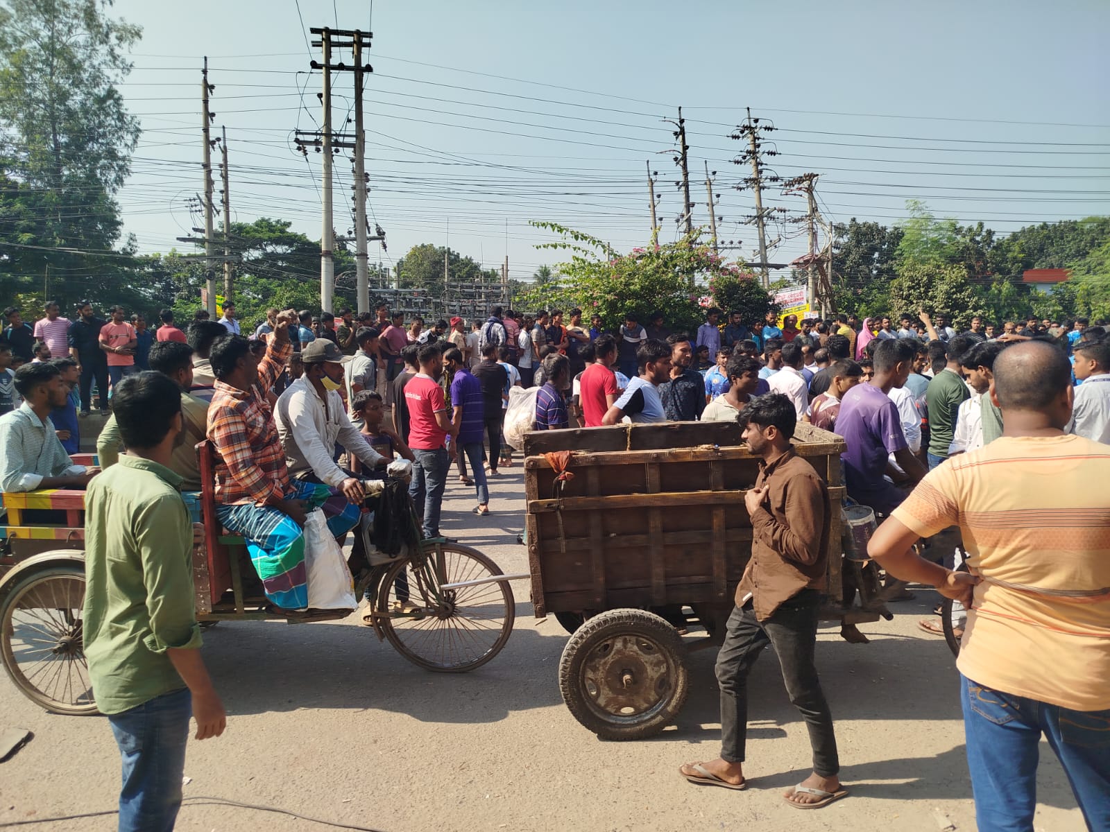 গাজীপুরের সড়কে ফের বেক্সিমকোর শ্রমিকরা