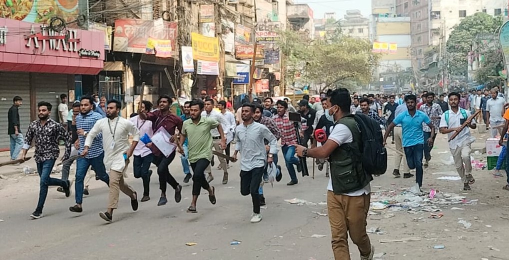 পুরান ঢাকায় শিক্ষার্থীদের ধাওয়া-পাল্টা ধাওয়া, আহত অন্তত ৩০