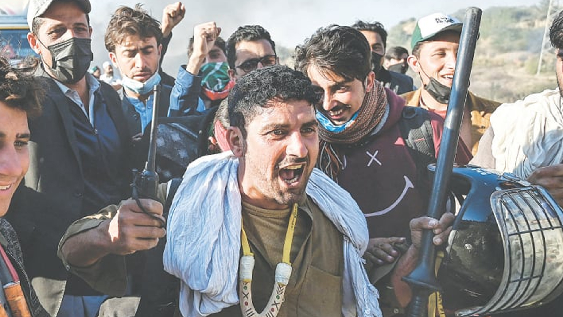 বিক্ষোভে উত্তাল পাকিস্তান, ইসলামাবাদে সেনা মোতায়েন