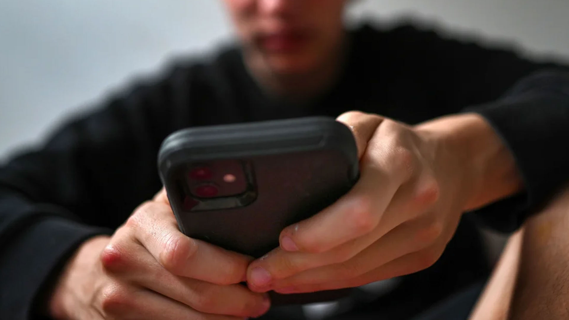 শিশুদের জন্য সামাজিক যোগাযোগমাধ্যম ব্যবহার নিষিদ্ধ করল অস্ট্রেলিয়া