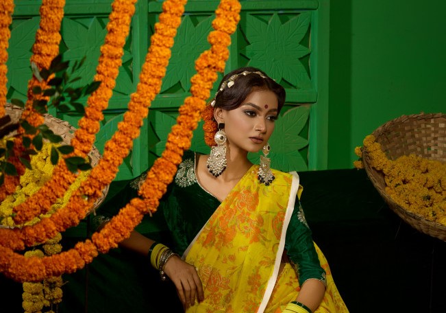 বিয়ের ডামাডোলে দেশীয় আমেজে হোক ছিমছাম হলুদ সন্ধ্যা