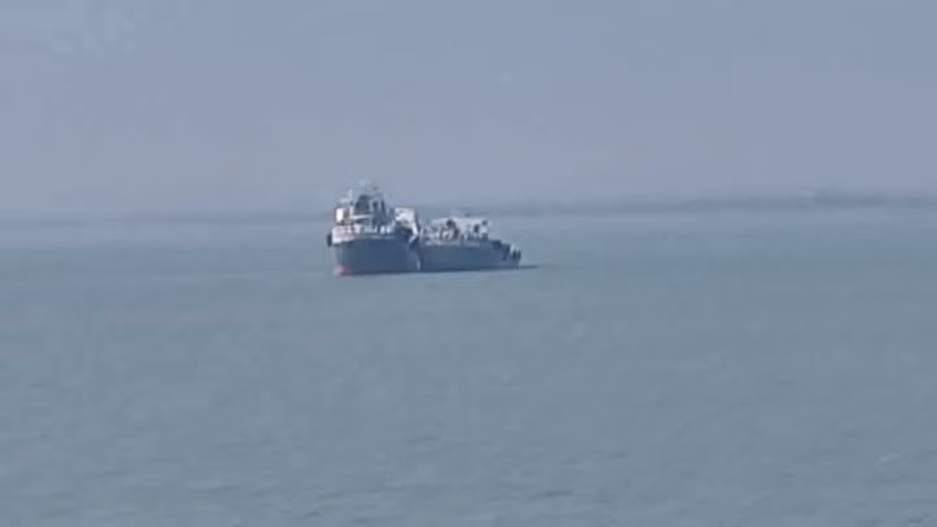 জাহাজে ৭ খুন: ৪ দাবিতে বন্ধ হলো পণ্যবাহী নৌযান চলাচল