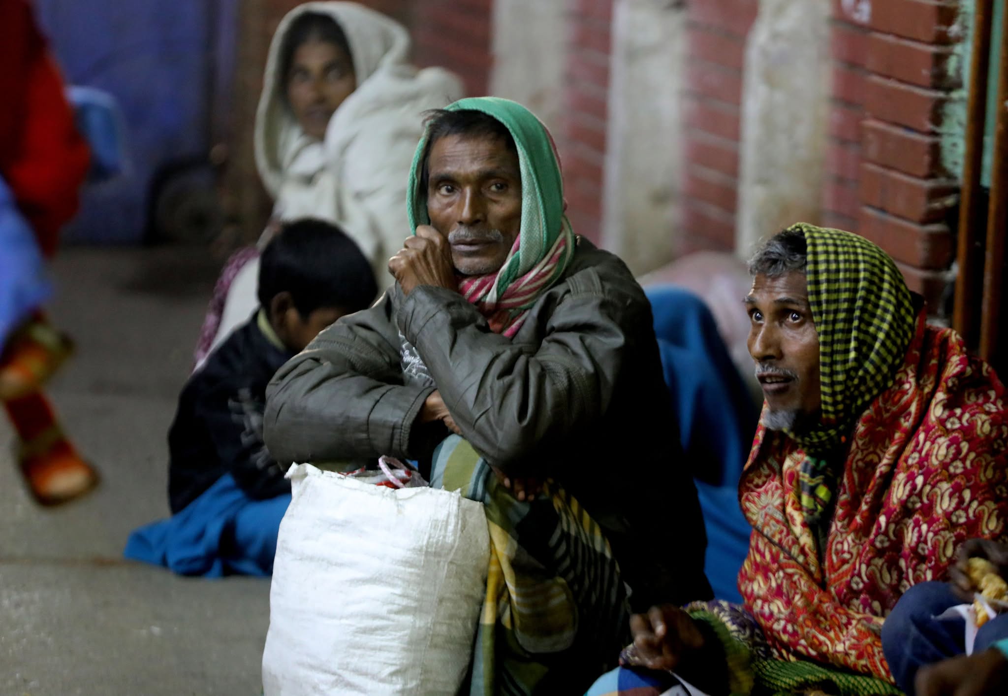 কুয়াশার দাপট কাটেনি, ১৩ জেলায় মৃদু শৈত্যপ্রবাহ