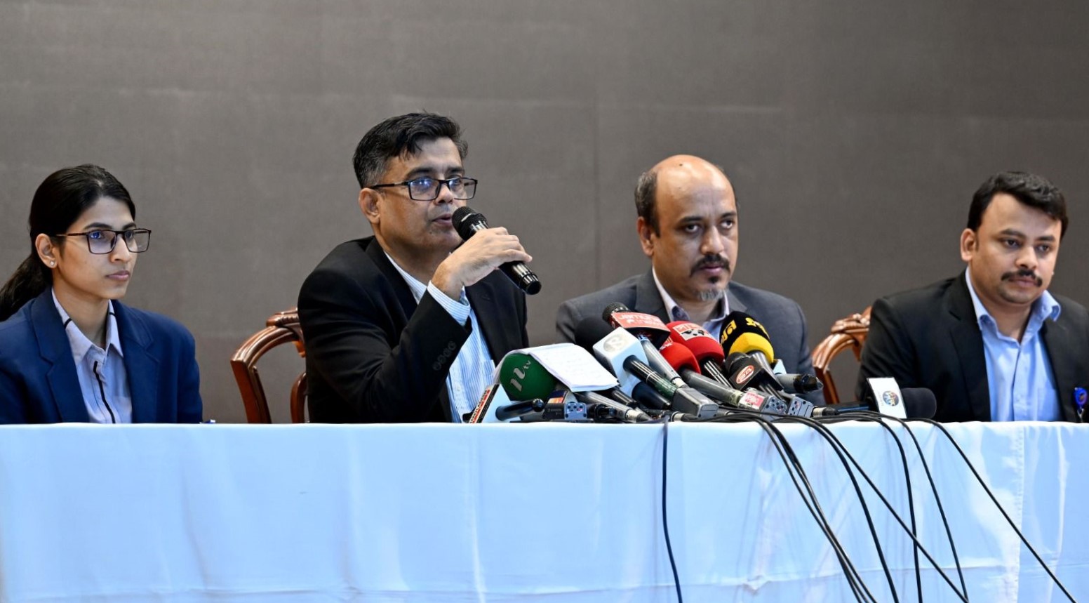 রাজনৈতিক দলগুলো বেশি সংস্কার না চাইলে ডিসেম্বরের মধ্যে নির্বাচন: প্রধান উপদেষ্টার প্রেস উইং