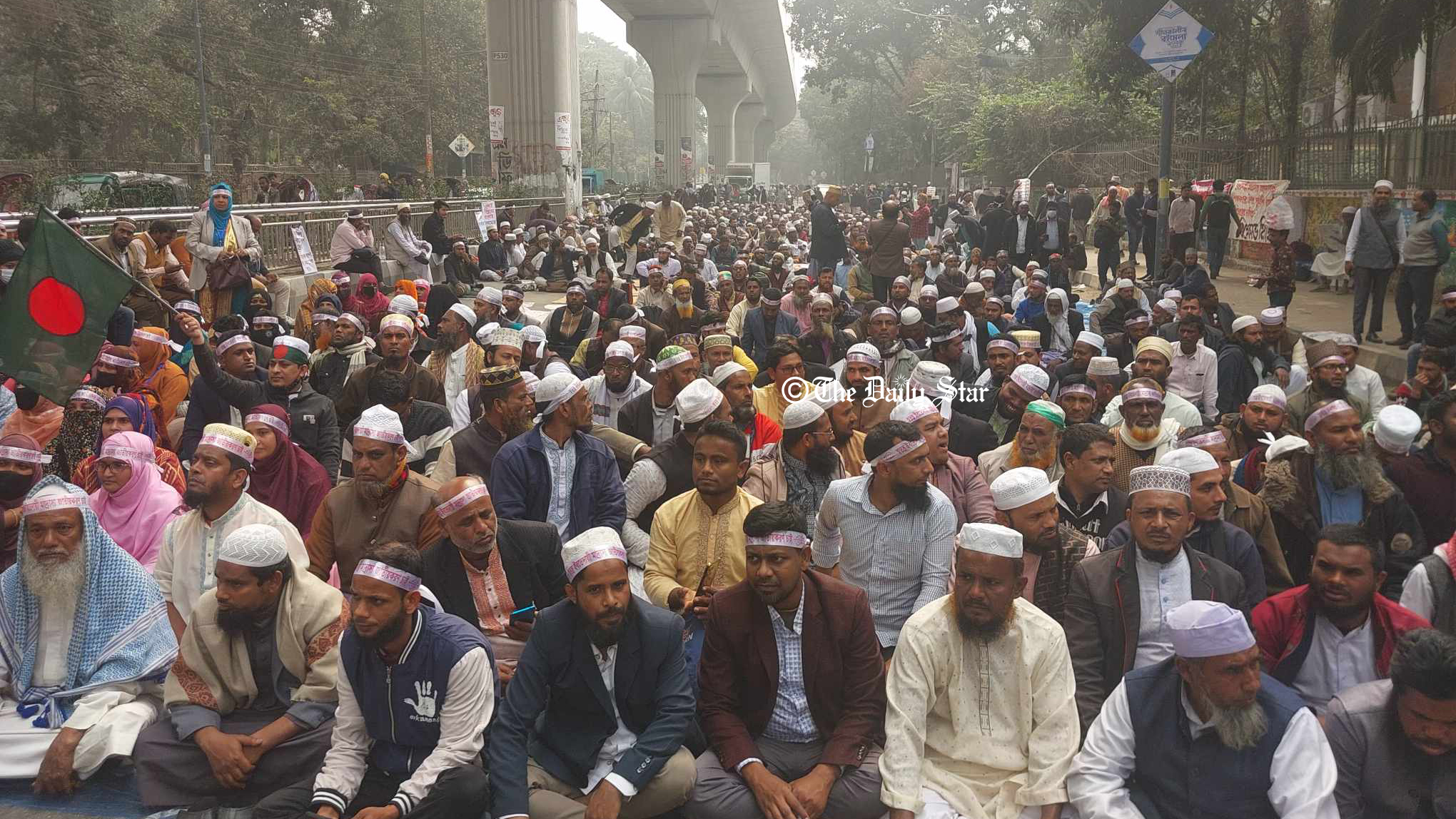 দাবি নিয়ে আজও শাহবাগে ইবতেদায়ি শিক্ষকদের অবস্থান