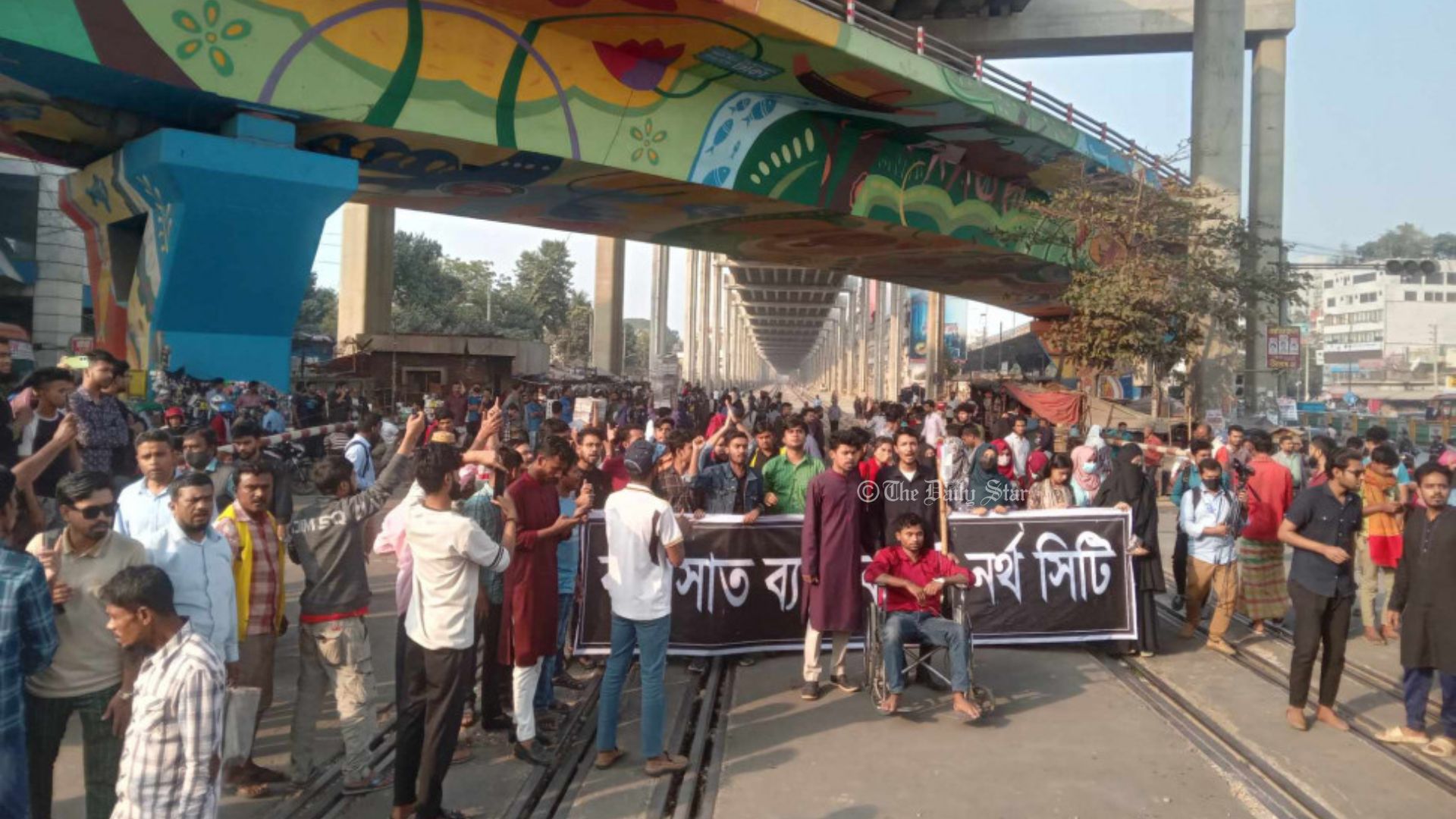 মহাখালীতে এবার রেলপথ অবরোধ করলেন তিতুমীর শিক্ষার্থীরা