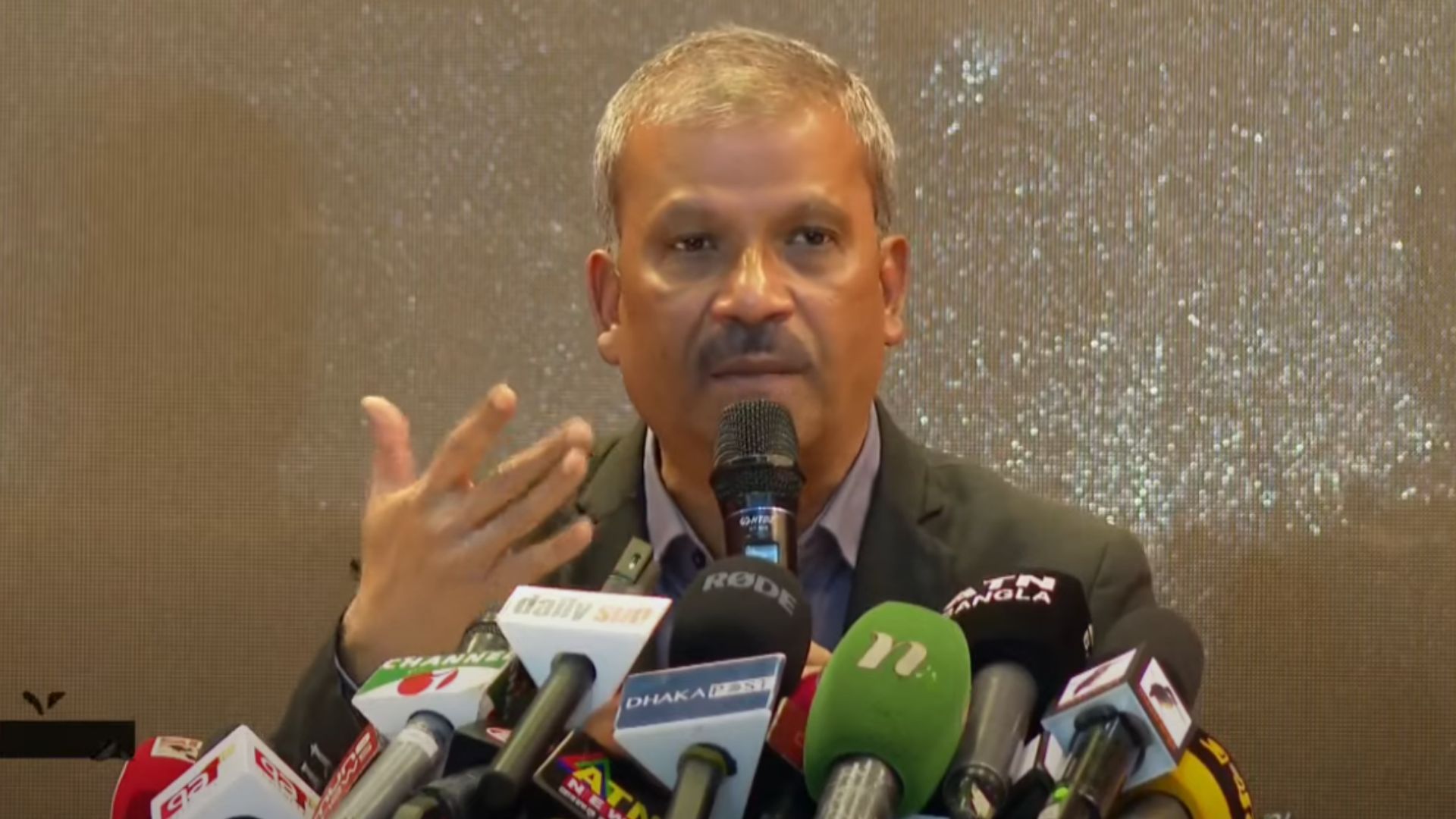 অযথা সময়ক্ষেপণ করে সরকারে থাকার বিন্দুমাত্র ইচ্ছা আমাদের নেই: আসিফ নজরুল