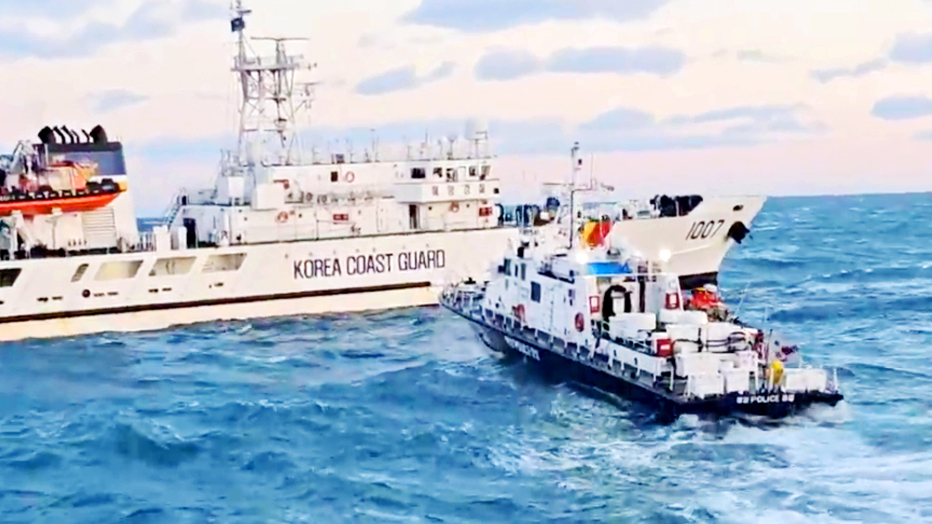 দক্ষিণ কোরিয়ায় মাছ ধরার নৌকা ডুবে নিহত ৪, নিখোঁজ ৬