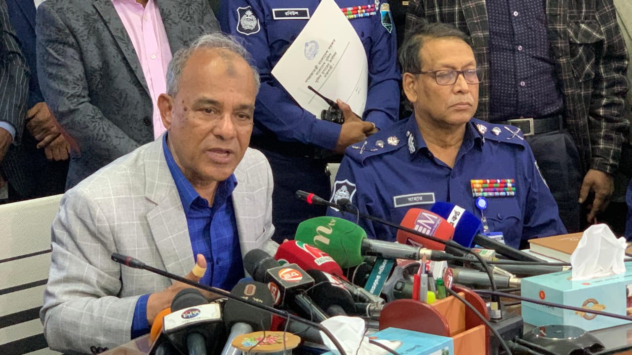 ‘ডেভিল হান্ট’ অভিযানে নিরপরাধ কাউকে যেন হয়রানি করা না হয়: স্বরাষ্ট্র উপদেষ্টা