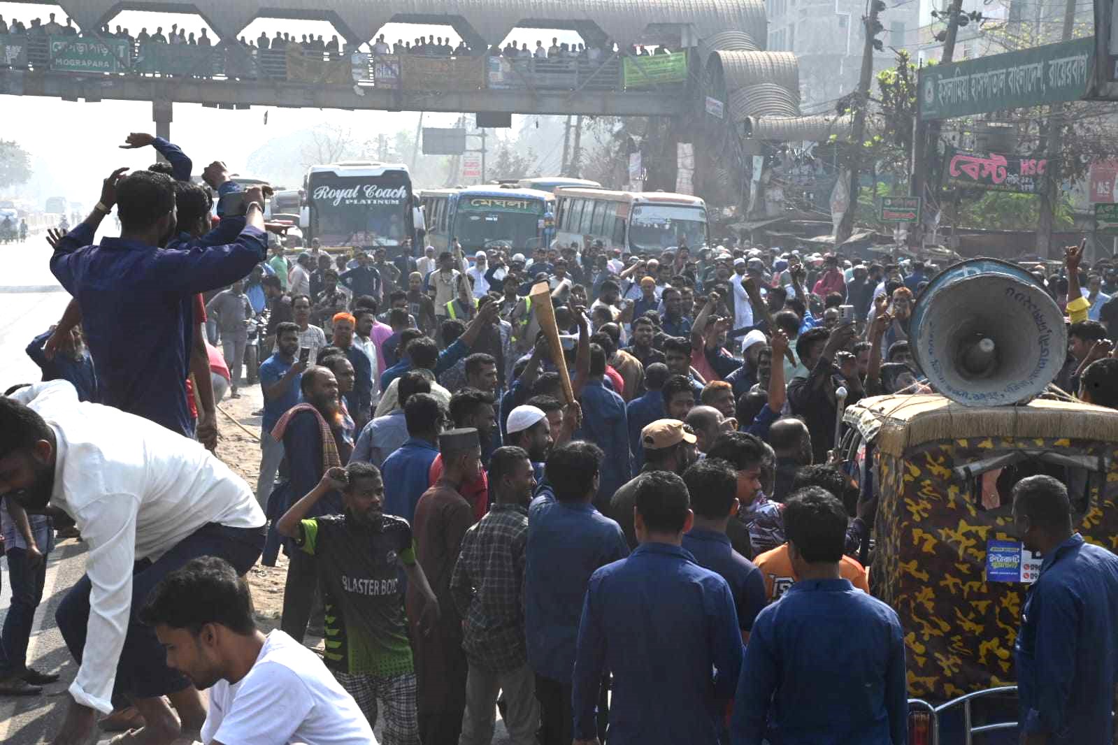 অটোরিকশাচালকের জরিমানার নির্দেশনা বাতিল, অবরোধ প্রত্যাহারের আহ্বান