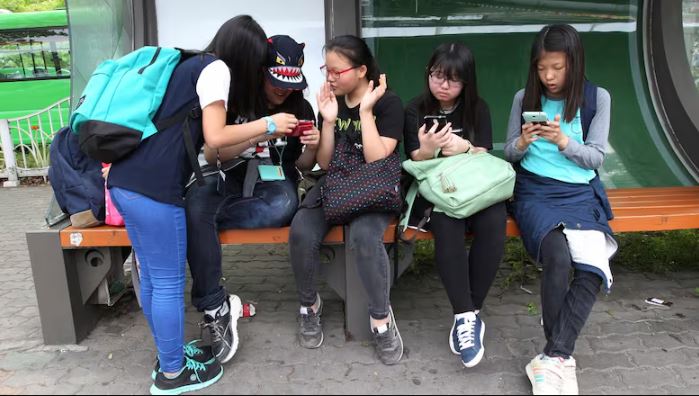 দক্ষিণ কোরিয়ার কিশোররা দৈনিক গড়ে ১১ ঘণ্টা বসে কাটায়