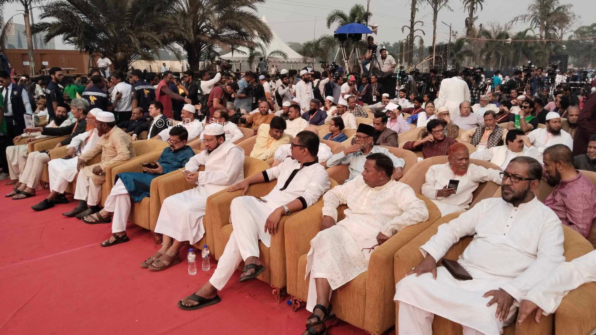 ‘জাতীয় নাগরিক পার্টি’র আত্মপ্রকাশ: অনুষ্ঠানস্থলে রাজনৈতিক নেতা ও কূটনীতিকরা