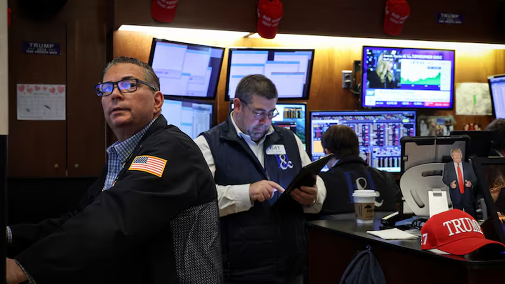 ট্রাম্পের শুল্ক যুদ্ধের ধাক্কায় ৪ ট্রিলিয়ন ডলার হারাল মার্কিন শেয়ারবাজার