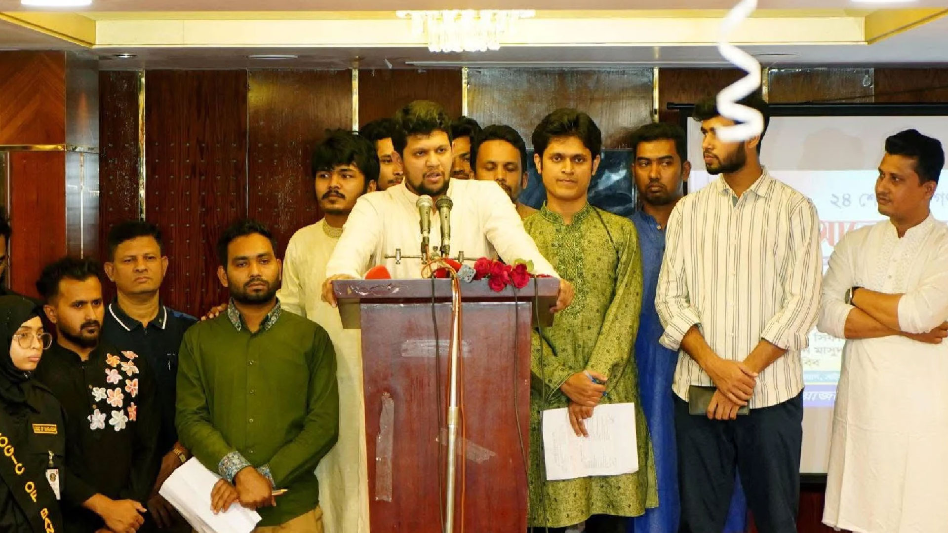 আওয়ামী লীগ বিদেশ থেকে আসা ‘প্রতিস্থাপিত শক্তি’: মাহফুজ আলম