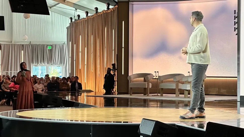 ইসরায়েলকে কেন এআই সহায়তা দিচ্ছে মাইক্রোসফট: সিইওর উদ্দেশ্যে কর্মী