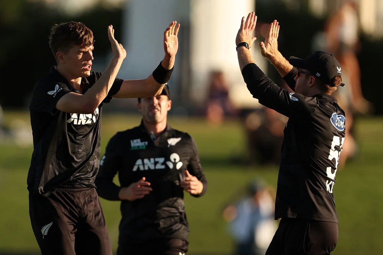 আবার সিয়ার্সের পাঁচ উইকেট, টানা দ্বিতীয় ম্যাচে কনকাশন বদলি নেওয়া পাকিস্তান হোয়াটওয়াশড 
