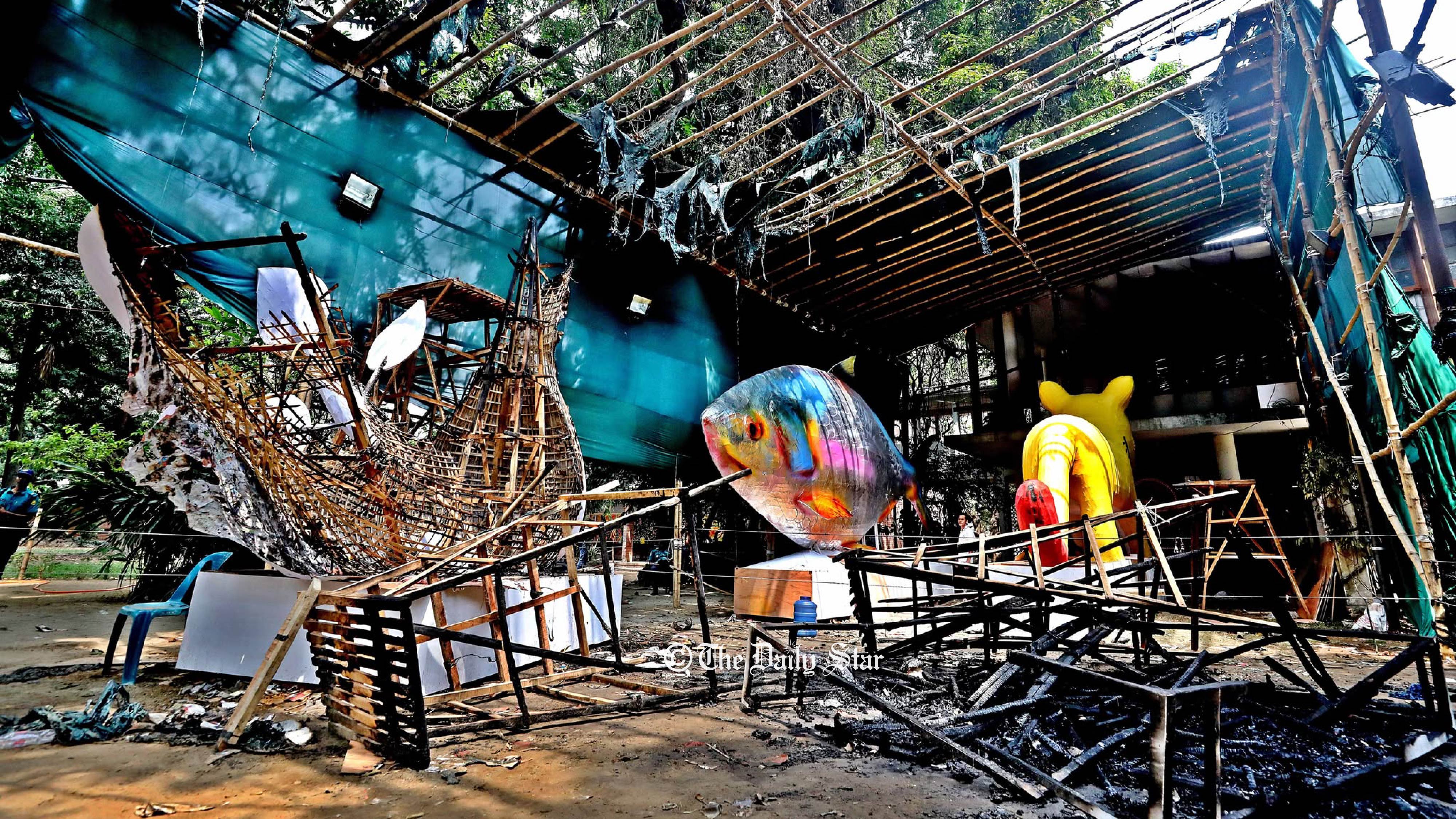 নববর্ষ শোভাযাত্রার মোটিফ ‘ফ্যাসিবাদের মুখাকৃতি’ কে বা কারা পুড়িয়ে দিয়েছে: ঢাবি চারুকলা