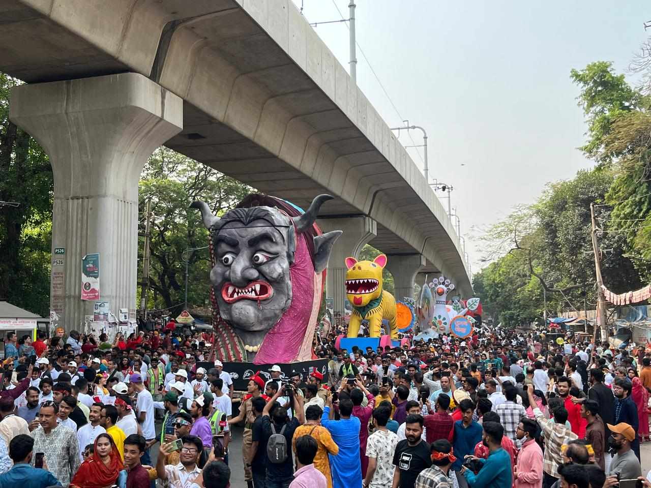 উৎসবের আবহে আনন্দ শোভাযাত্রা