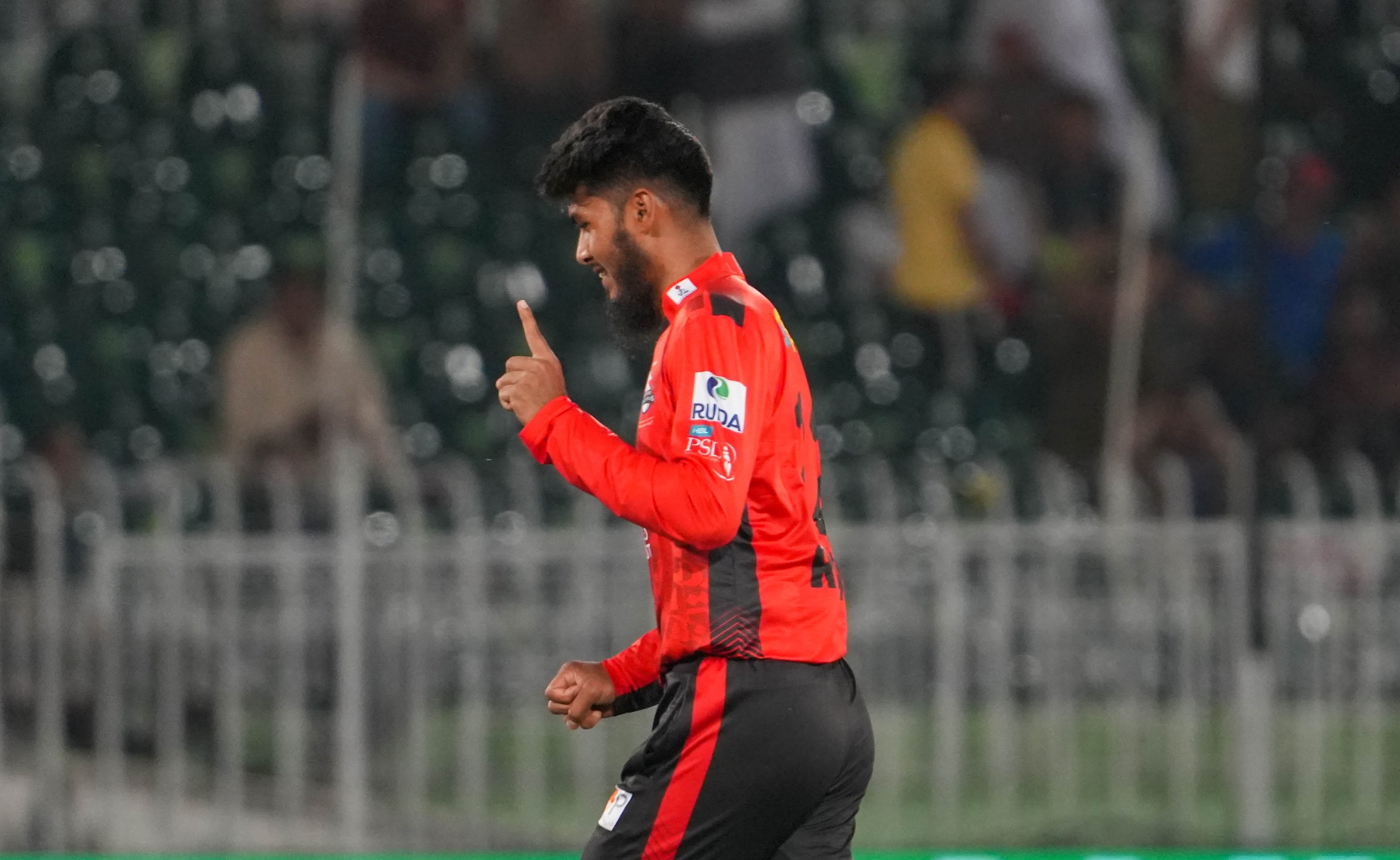 বিপিএলের সময় বিগ ব্যাশে খেলার অনাপত্তিপত্র পেলেন রিশাদ