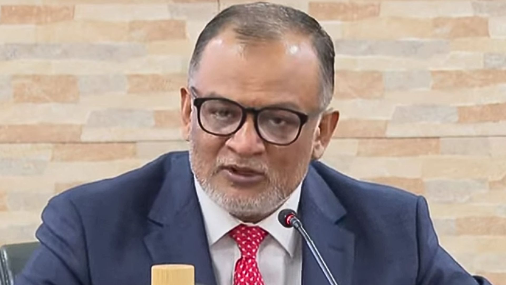 সয়াবিন তেলের দাম বাড়ানোর যে ব্যাখ্যা দিলেন বাণিজ্য উপদেষ্টা