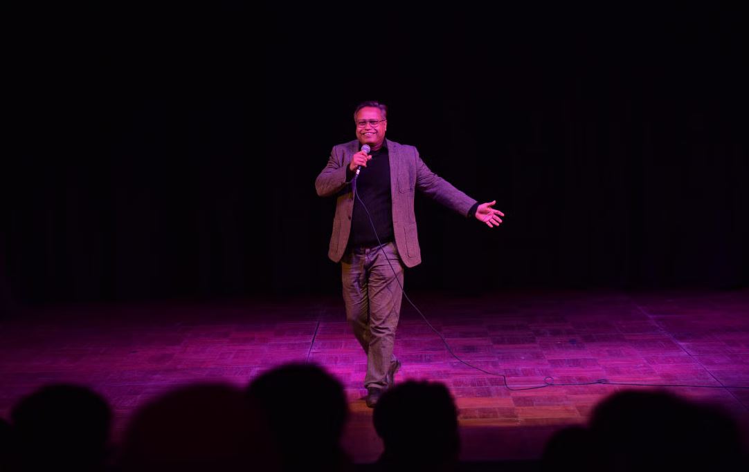 ঢাকায় স্ট্যান্ড-আপ কমেডি যেভাবে জনপ্রিয় হয়ে উঠল