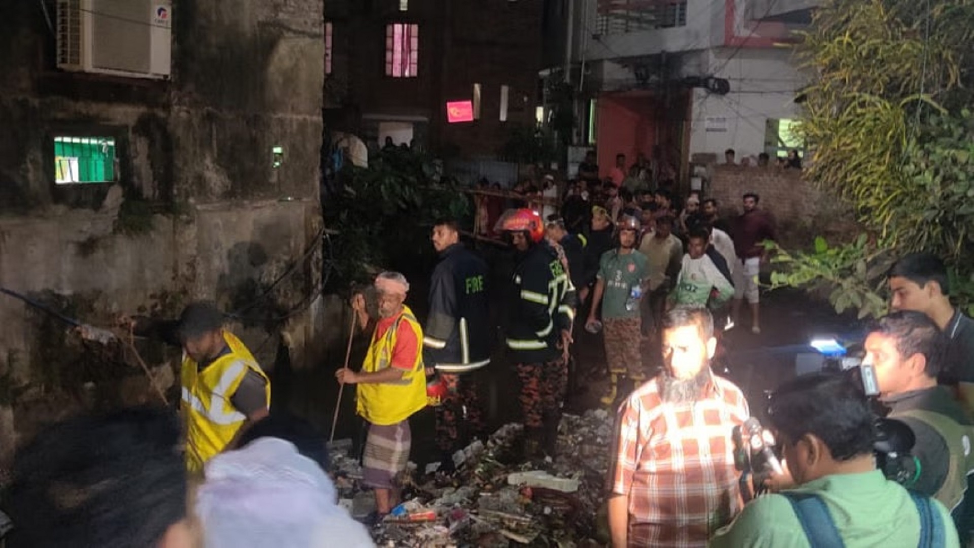 চট্টগ্রামে খোলা ড্রেনে পড়ে নিখোঁজ শিশুর মরদেহ মিলল ১৪ ঘণ্টা পর