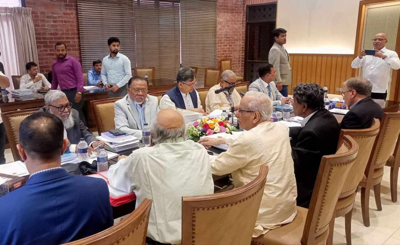 ‘সরকার প্রধান ও দলীয় প্রধান একই ব্যক্তি হবেন না’ সুপারিশে ভিন্নমত বিএনপির