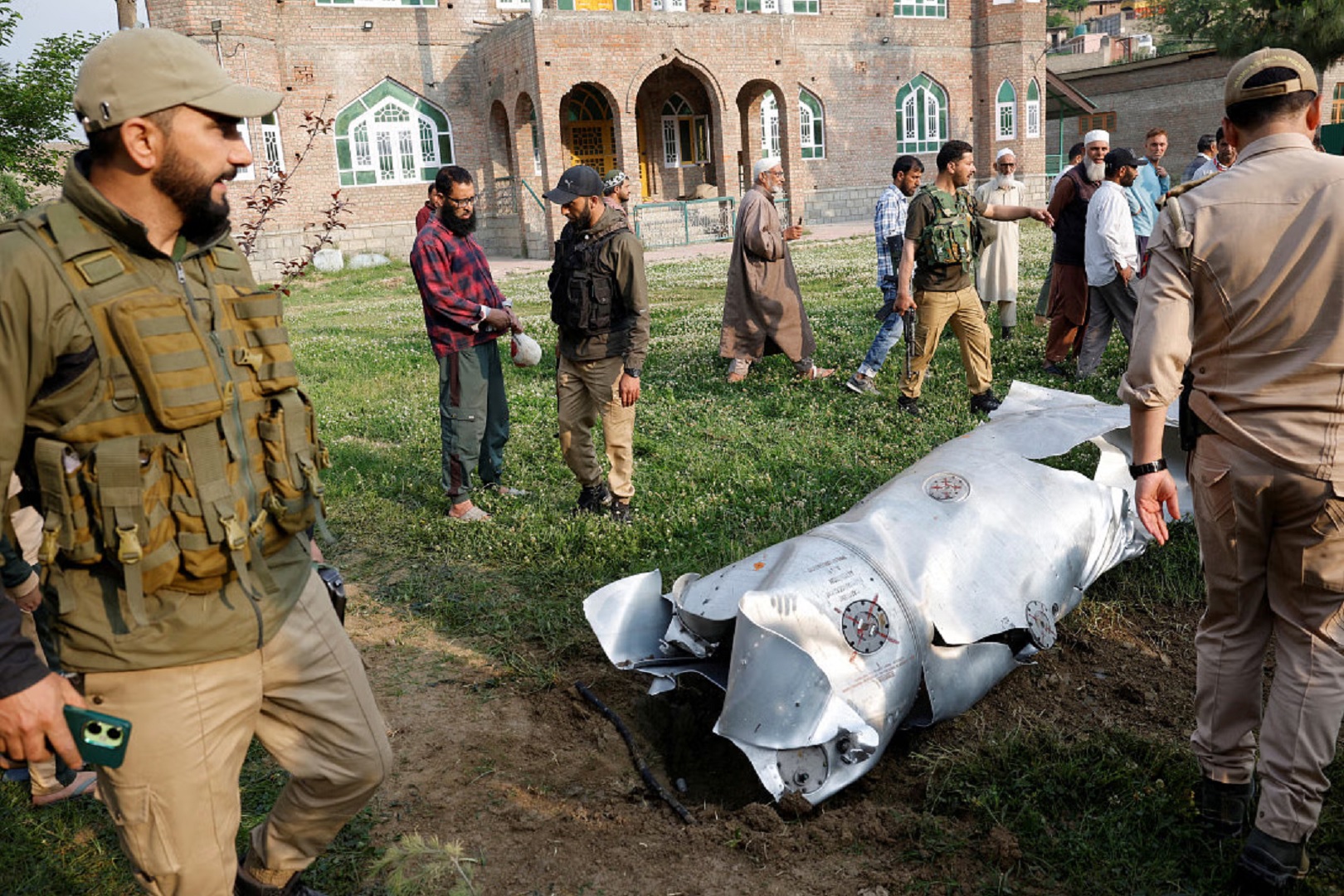 ভারত নিয়ন্ত্রিত কাশ্মীরে ৩ যুদ্ধবিমান ভূপাতিত: এএফপি