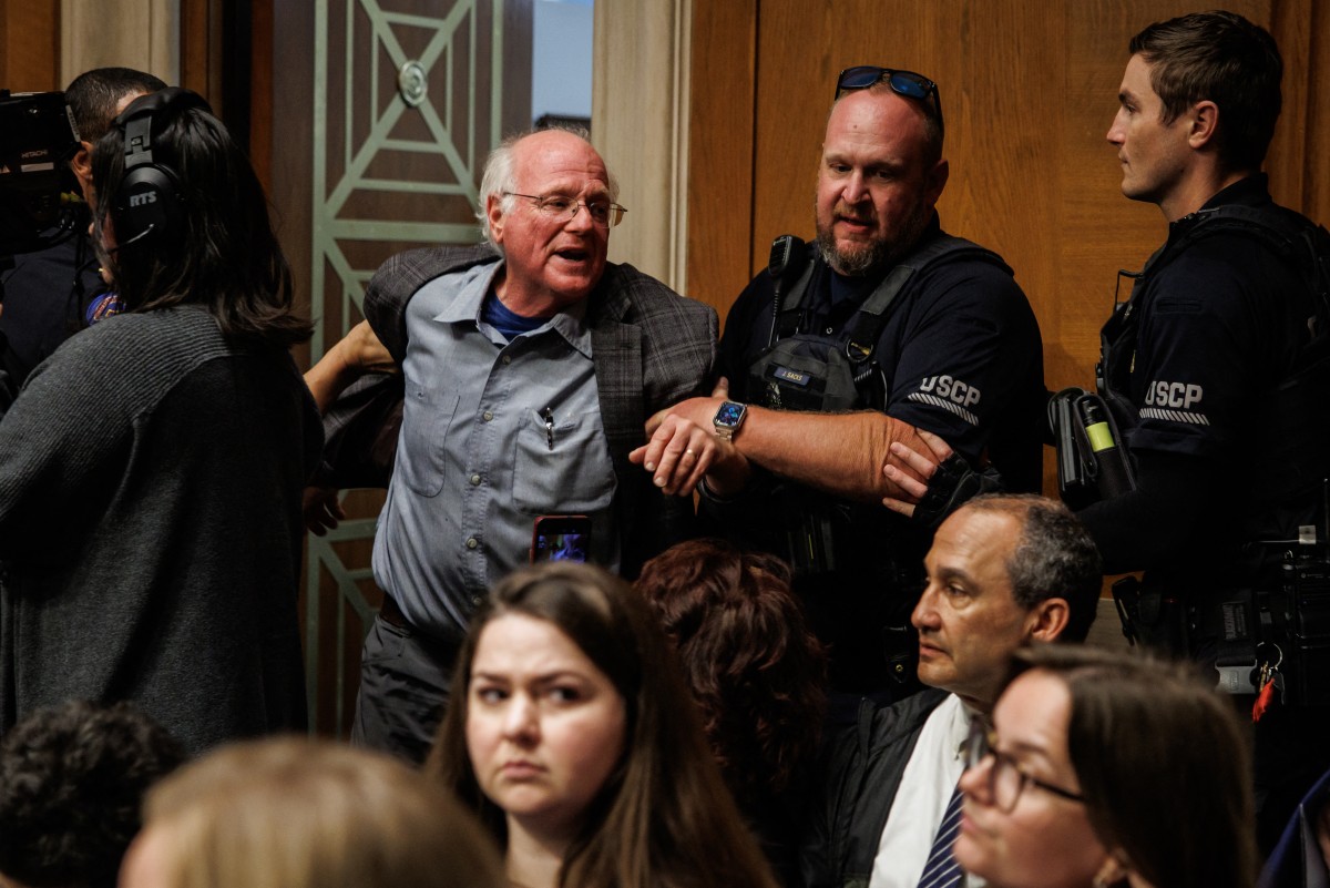 গাজায় ইসরায়েলি গণহত্যার প্রতিবাদ জানিয়ে সিনেট থেকে বহিষ্কার হলেন মার্কিন উদ্যোক্তা