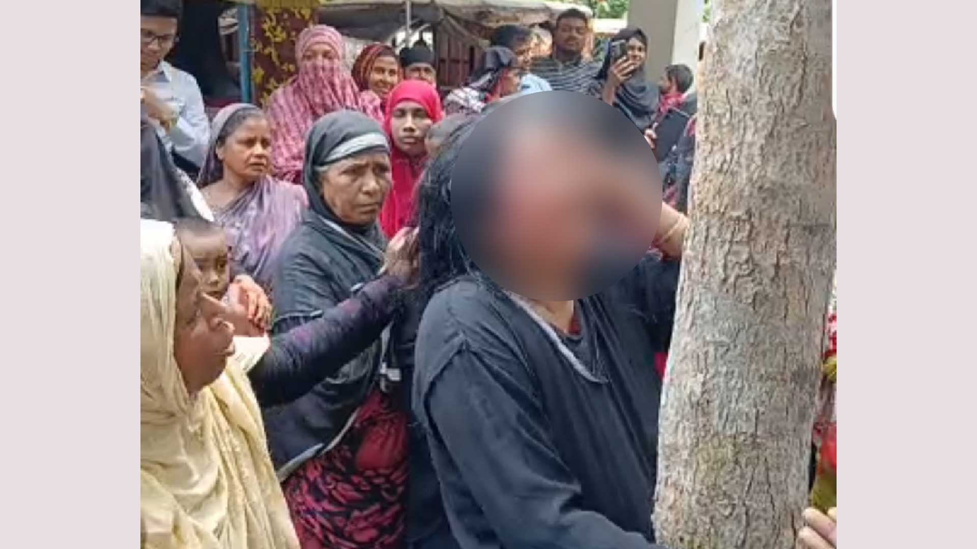 এবার মুন্সীগঞ্জে চোর সন্দেহে নারীকে স্বাস্থ্য কমপ্লেক্সের গাছে বেঁধে নির্যাতন