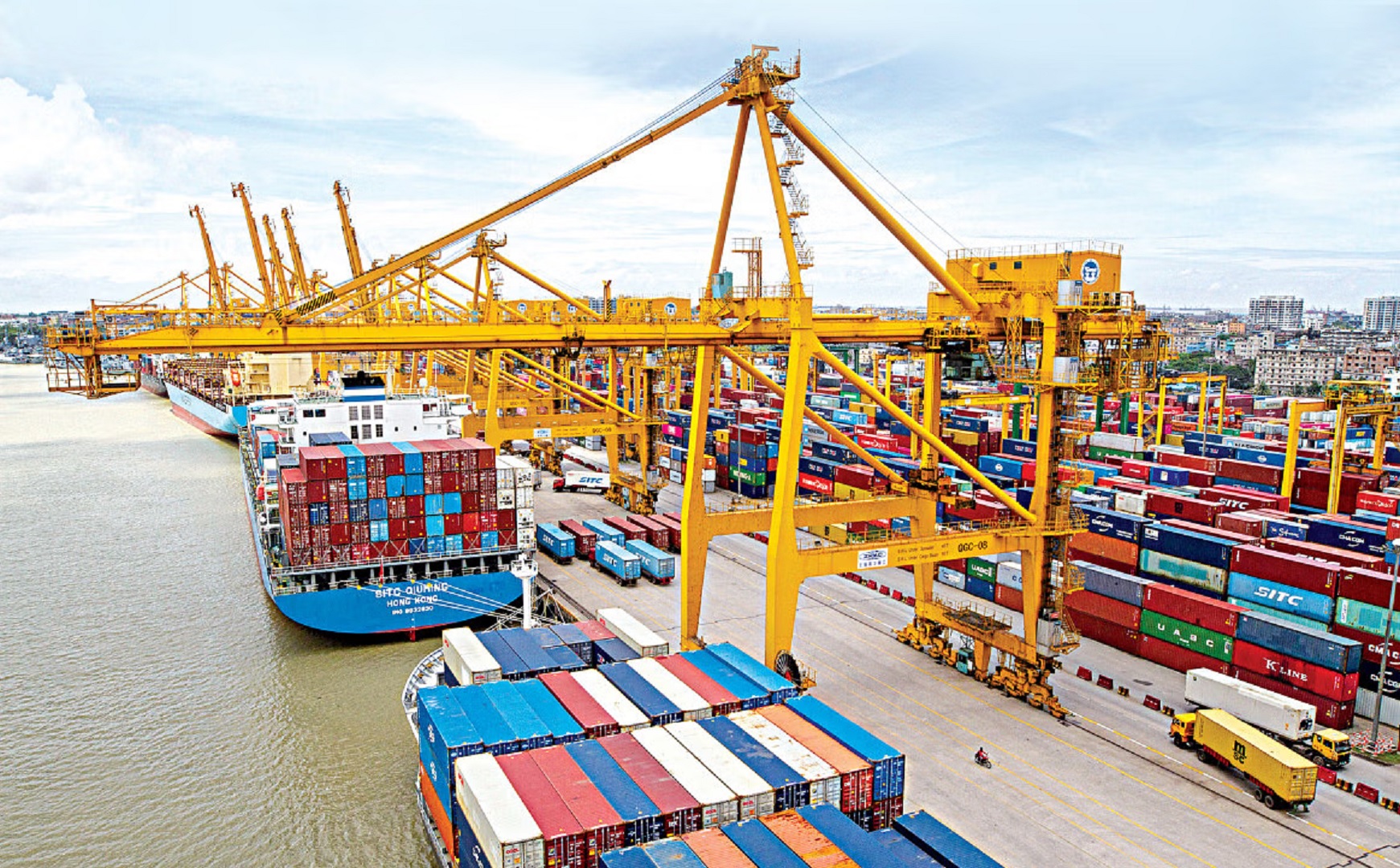 বিদেশি প্রতিষ্ঠানকে নিউমুরিং কনটেইনার টার্মিনাল ইজারা দেওয়া নিয়ে বিতর্ক তুঙ্গে