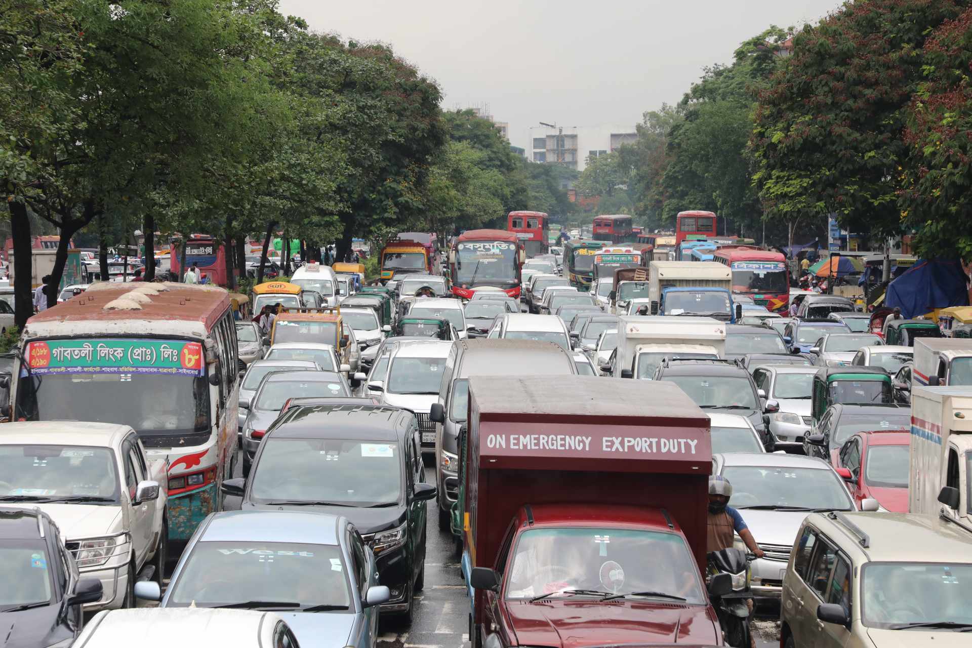 কর্মসূচি-বৃষ্টি-জলাবদ্ধতায় ঢাকায় যানজটের খড়গ